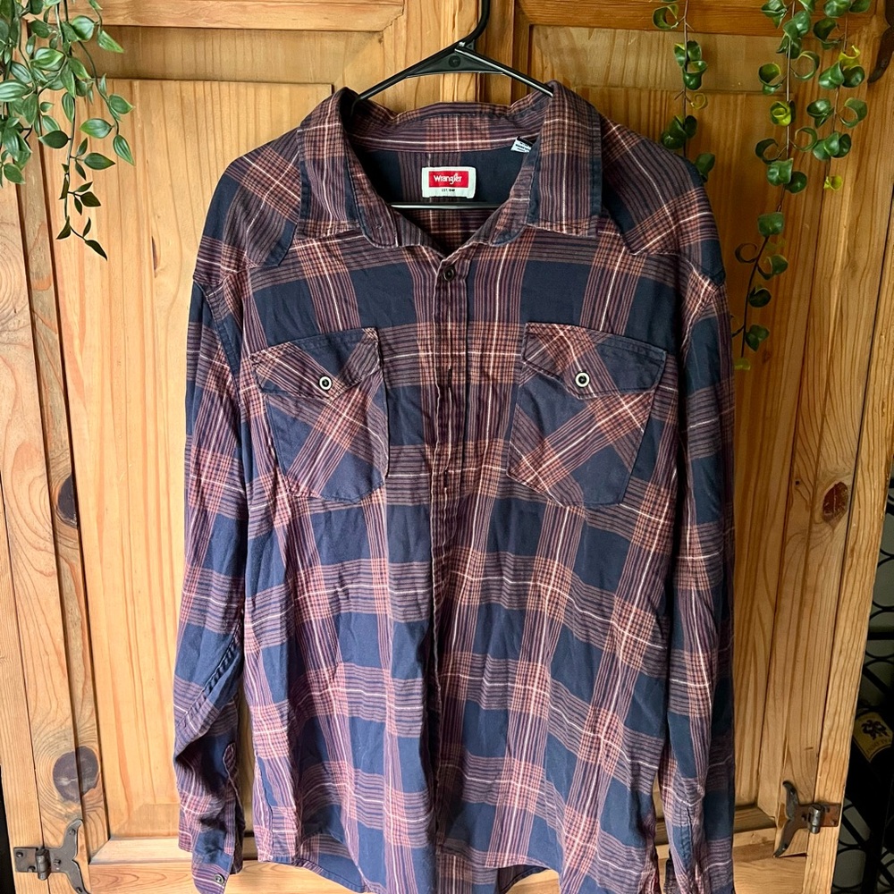 Wrangler Plaid Button-Up Shirt
